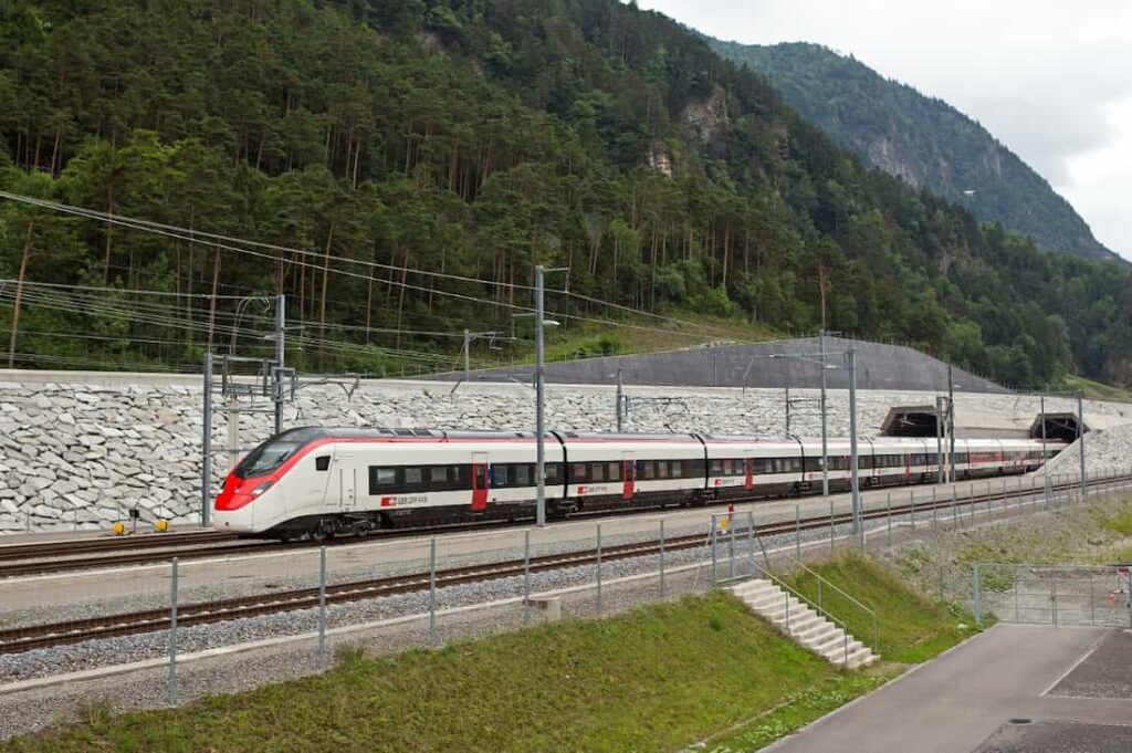 Scopri di più sull'articolo BASILEA: RAFFORZATO IL TRASPORTO DEI TRENI PER L’EUROVISION CONTEST E CAMPIONATO EUROPEO DI CALCIO FEMMINILE