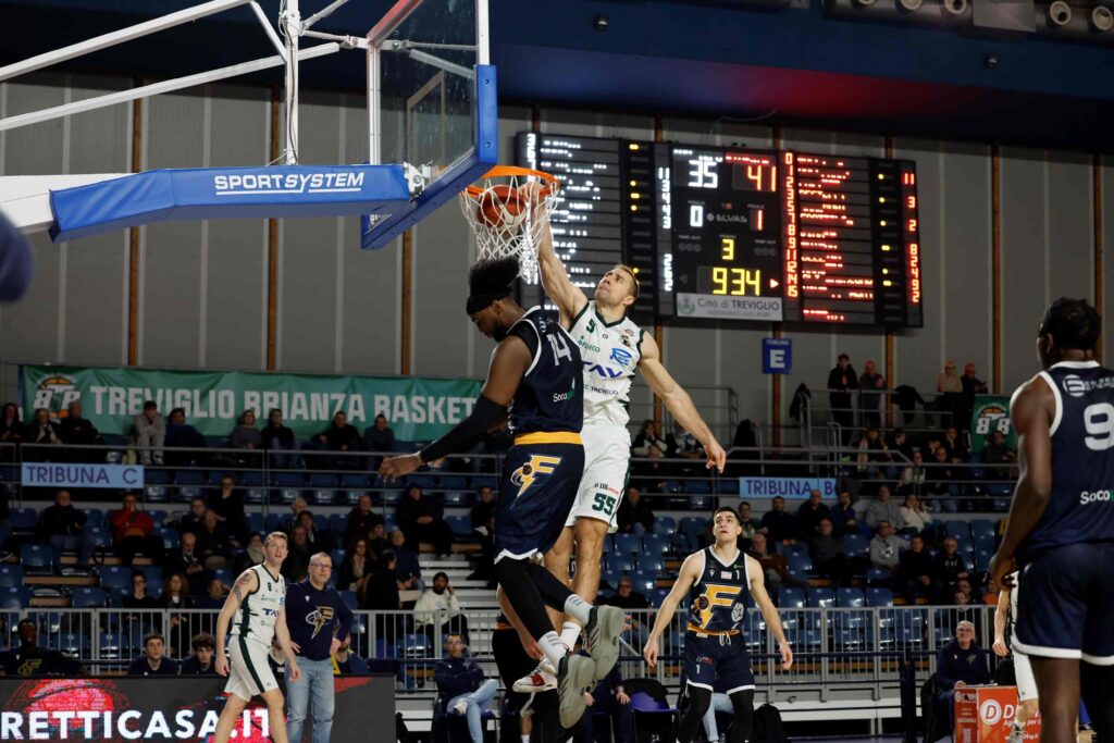 Scopri di più sull'articolo TREVIGLIO: TAV Treviglio-Foppiani Fidenza 75-59 il primato in classifica torna ai bergamaschi