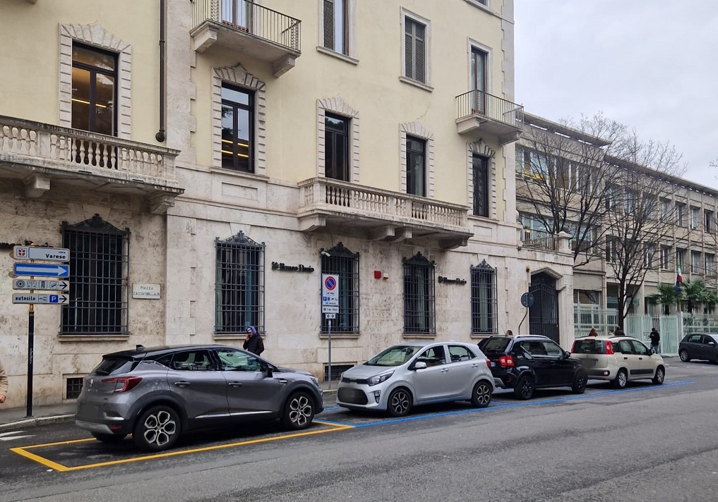 Scopri di più sull'articolo Como: Posti auto a pagamento al posto di carico e scarico