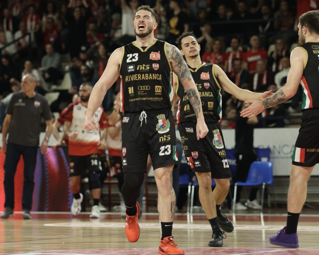 Scopri di più sull'articolo RIMINI: LA RIVIERA BIANCA ASFALTA PESARO NELLA 33A DI RITORNO SERIE A2