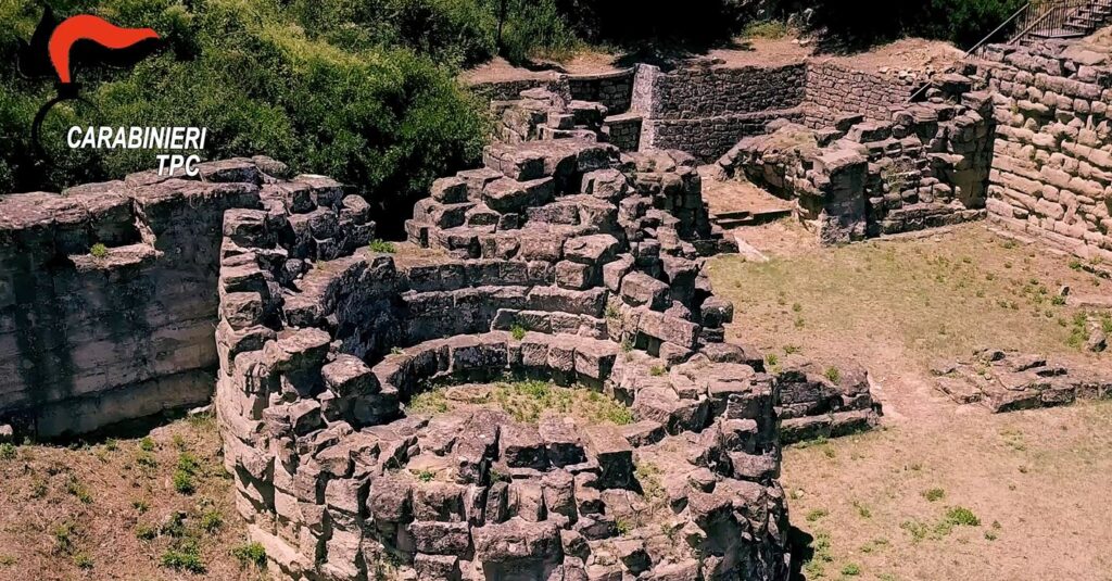 Scopri di più sull'articolo I CARABINIERI TPC RESTITUISCONO AL MUSEO ARCHEOLOGICO NAZIONALE DELL’UMBRIA OLTRE DUEMILA REPERTI ARCHEOLOGICI