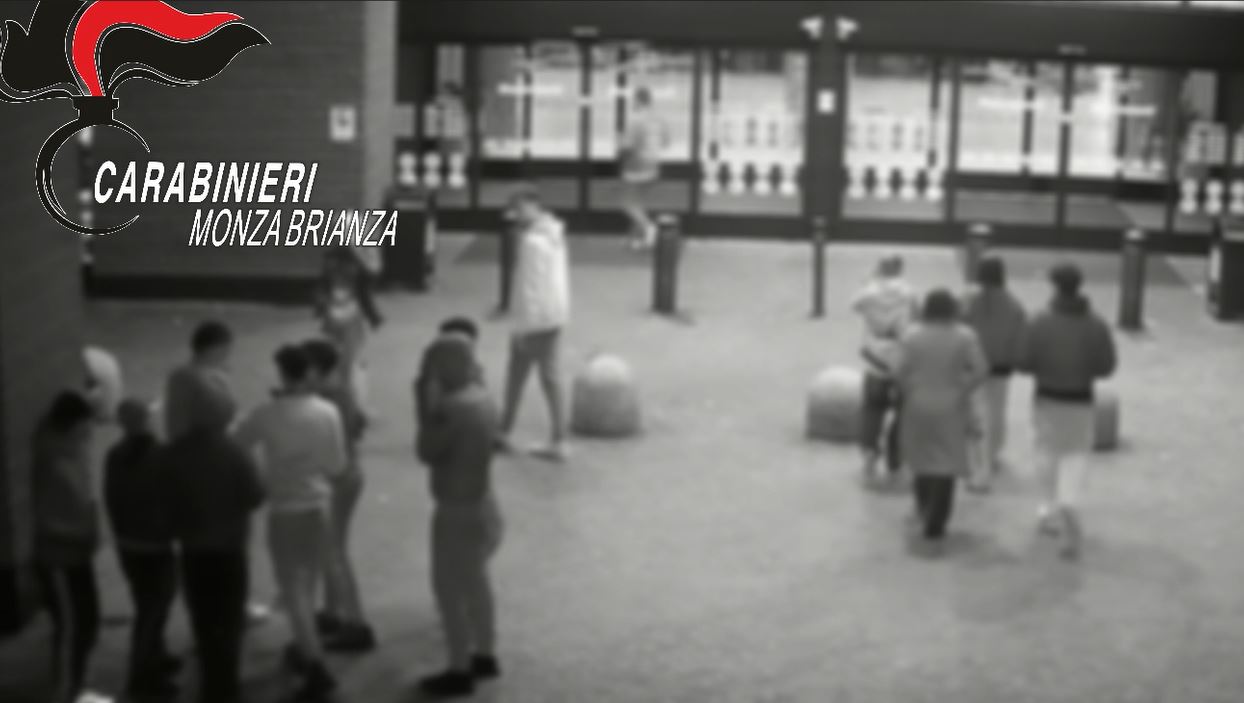 Scopri di più sull'articolo VIMERCATE: CINQUE GIOVANI ARRESTATI PER REATI PREDATORI NELLE AREE FREQUENTATE DA ADOLESCENTI