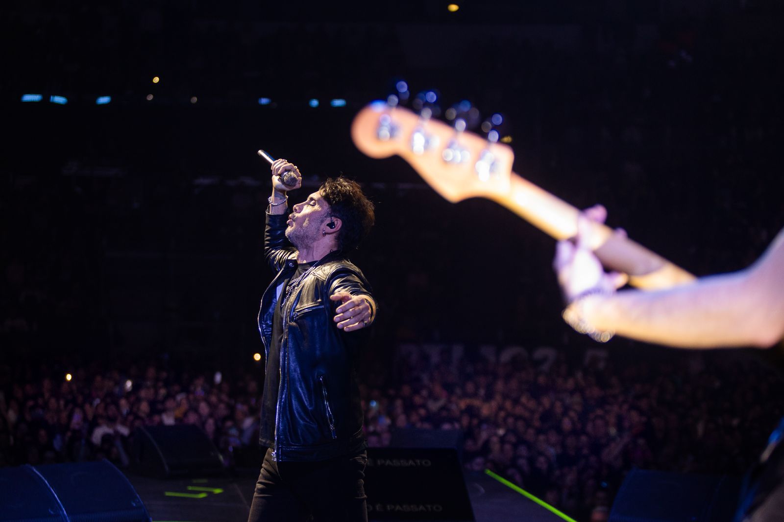 Al momento stai visualizzando  IL TOUR ESTIVO DI FABRIZIO MORO, 25 ANNI DI CARRIERA