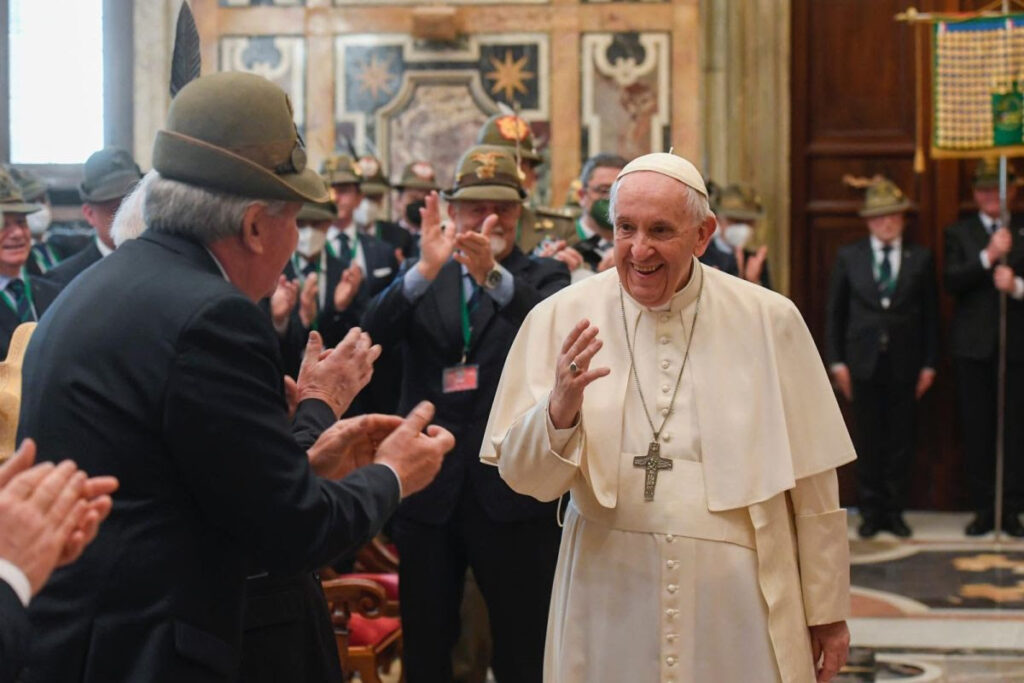 Scopri di più sull'articolo Cantù, sabato 26 aprile maxischermo per l’ultimo saluto a Papa Francesco