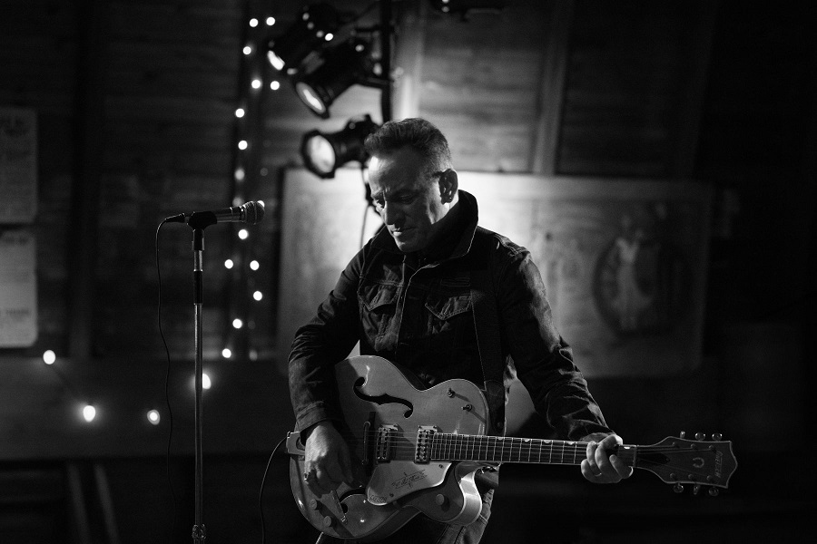 Al momento stai visualizzando BRUCE SPRINGSTEEN: esce oggi il brano “BLIND SPOT” tratto dall’album “STREETS OF PHILADELPHIA SESSIONS”