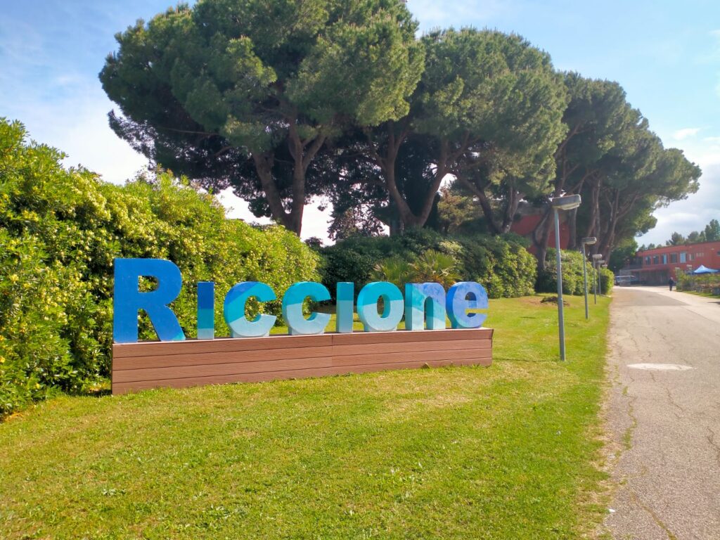 Scopri di più sull'articolo RICCIONE: LA POLIZIA LOCALE DI VENEZIA VINCE IL CAMPIONATO ITALIANO DI PALLAVOLO ASPLI