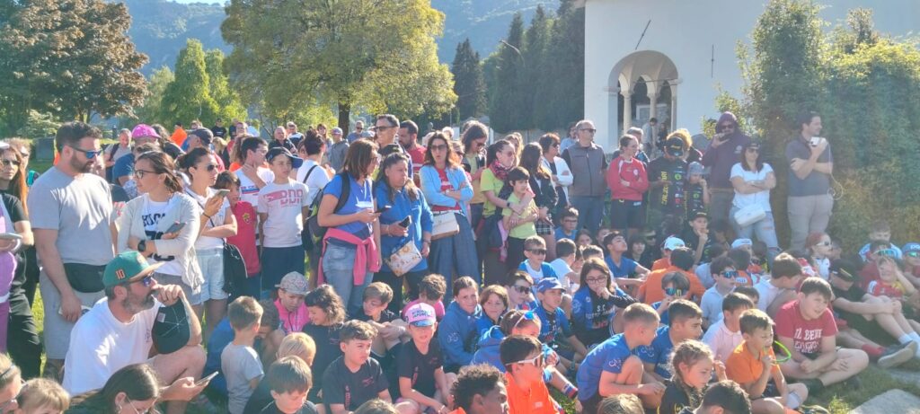 Scopri di più sull'articolo MAGREGLIO: UNA GRANDE GIORNATA DI CICLISMO CON TANTI GIOVANI A SFIDARSI PER LE VIE DELLA CITTADINA