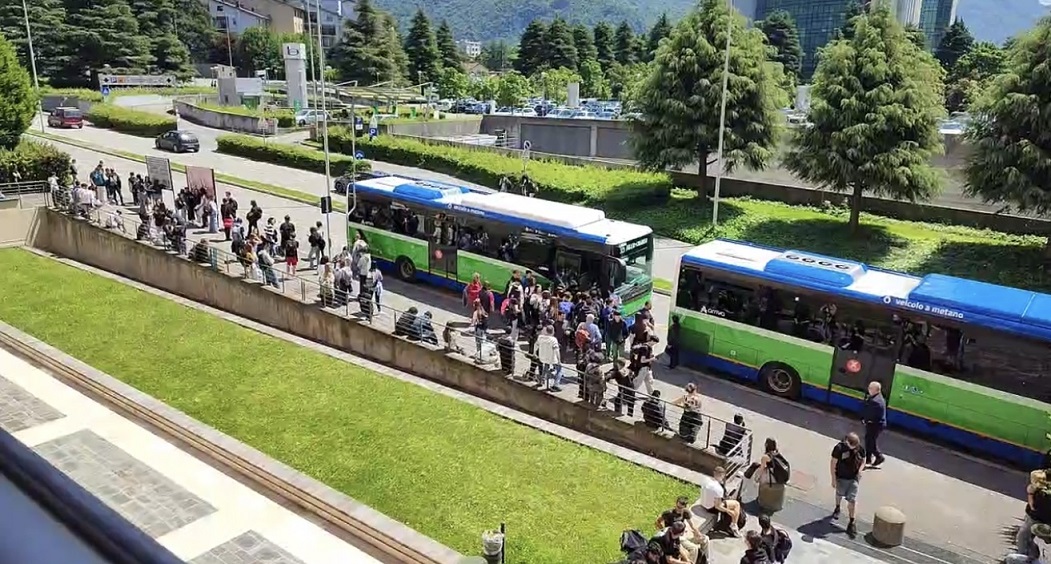 Scopri di più sull'articolo TRASPORTI PUBBLICI DA E PER LA VALSASSINA, QUANTI DISAGI PER I PASSEGGERI
