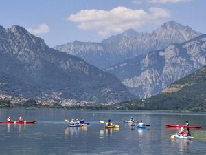 Scopri di più sull'articolo Un pomeriggio in kayak per la ricerca e il sostegno alle pazienti oncologiche