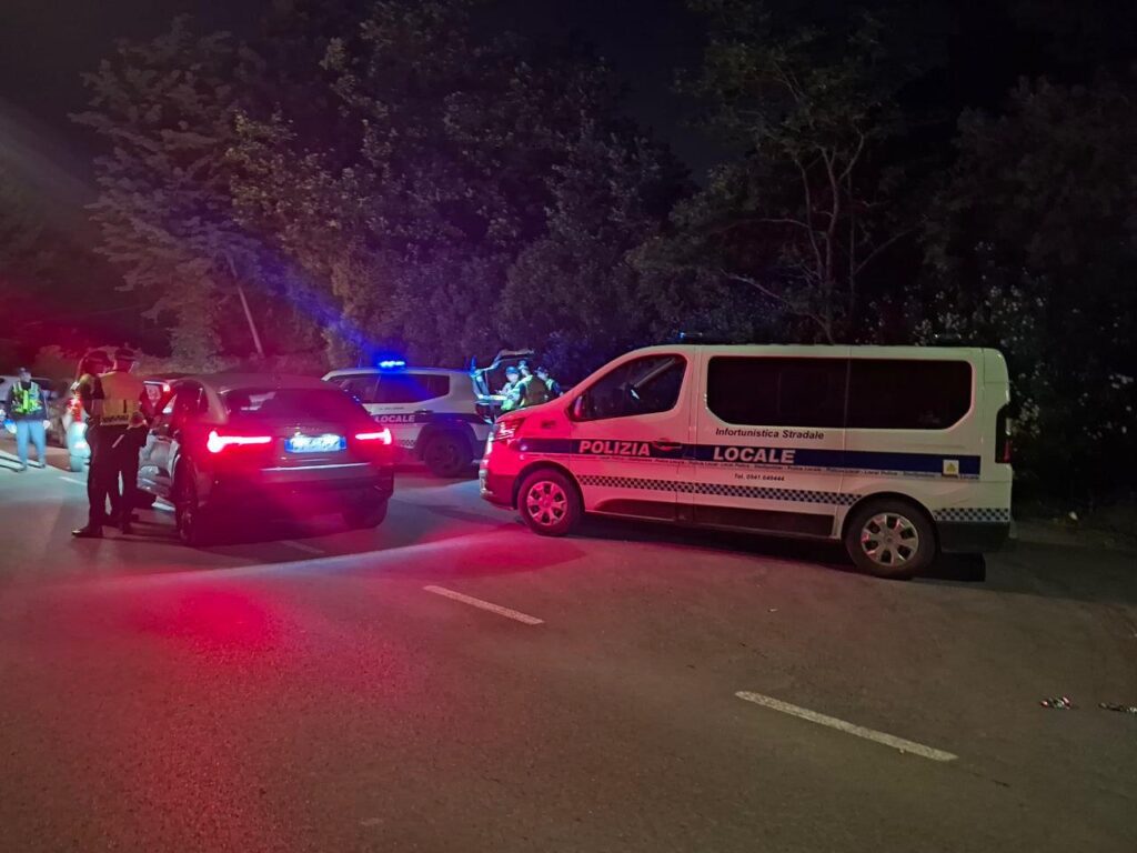 Scopri di più sull'articolo Riccione, intensa attività di presidio della Polizia locale: numerosi ritiri di patenti, taxi abusivo sequestrato e interventi mirati per contrastare la sosta irregolare
