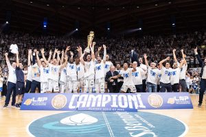 Scopri di più sull'articolo L’ACQUA S.BERNARDO È IN SERIE A: GARA 3 VA A CANTÙ 85-80