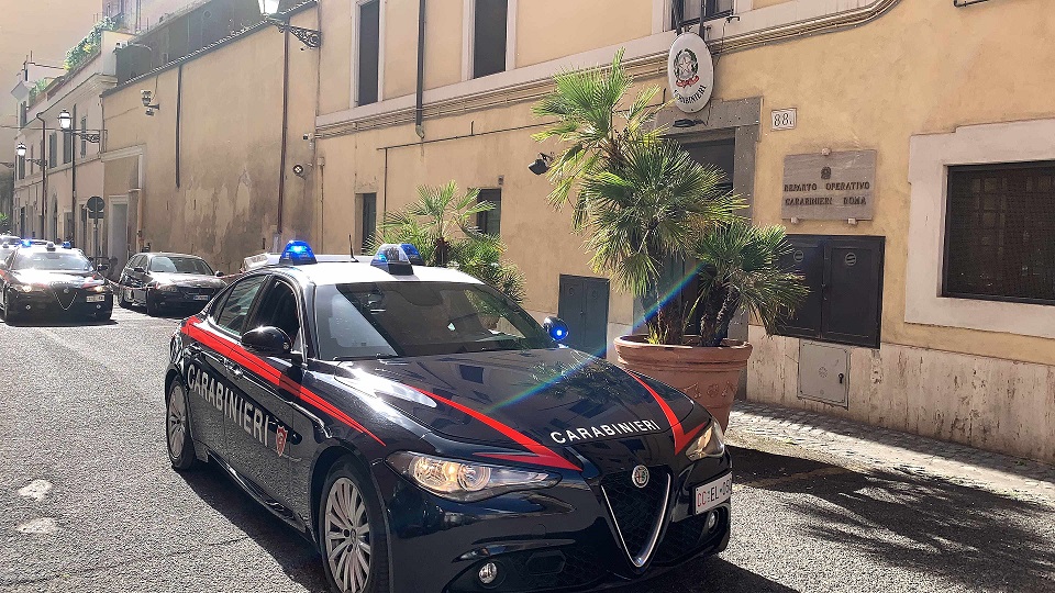 Scopri di più sull'articolo I CARABINIERI ARRESTANO 11 PERSONE GRAVEMENTE INDIZIATE DI ASSOCIAZIONE FINALIZZATA AL TRAFFICO DI STUPEFACENTI