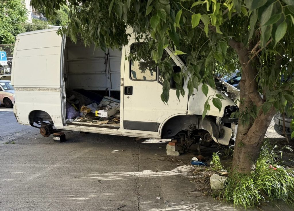 Scopri di più sull'articolo Polizia Locale di Genova: Rimossi veicoli abbandonati e rifiuti