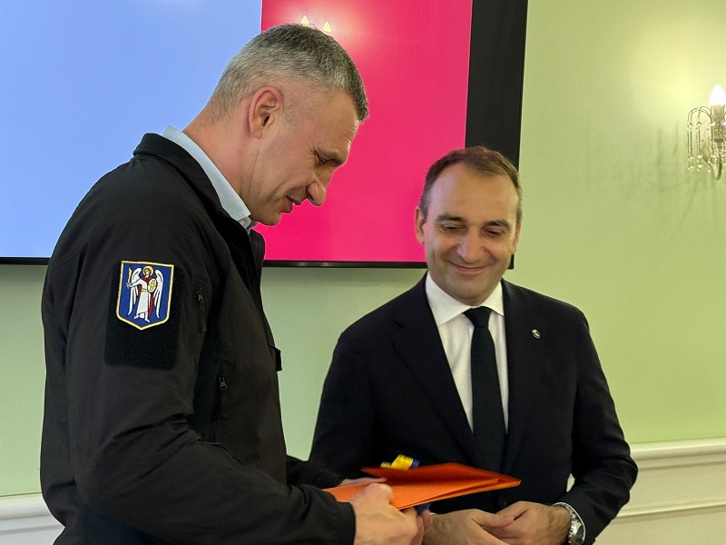 Scopri di più sull'articolo UNITI PER LA PACE, LA SICUREZZA E LA RICOSTRUZIONE, REGIONE E CITTÀ IN MISSIONE ISTITUZIONALE A KIEV