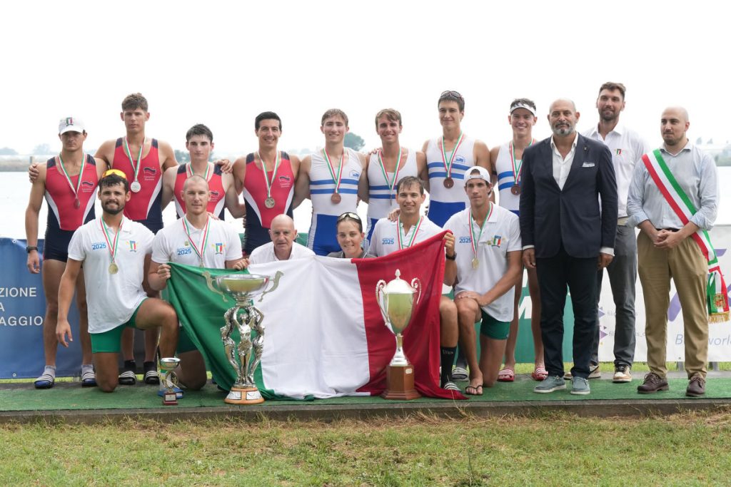 Scopri di più sull'articolo RAVENNA: CAMPIONATI ITALIANI DI CANOTTAGGIO ASSEGNATE MEDAGLIE PRIMA DI VOLARE A SHANGAI