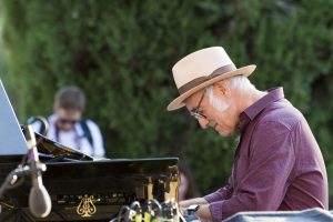 Scopri di più sull'articolo I PRIMI 70 ANNI DI LUDOVICO EINAUDI CELEBRATI CON UN LIBRO CELEBRATIVO