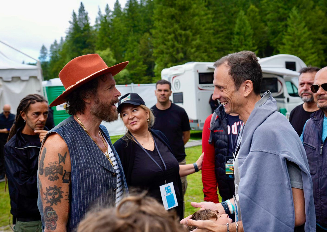 Al momento stai visualizzando Il governatore Massimiliano Fedriga al concerto di Lorenzo Jovanotti nello scenario dei Laghi di Fusine