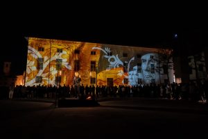 Scopri di più sull'articolo PORDENONE: PIAZZA DELLA MOTTA: UN PALCOSCENICO A CIELO APERTO CHE NON SI FERMA MAI