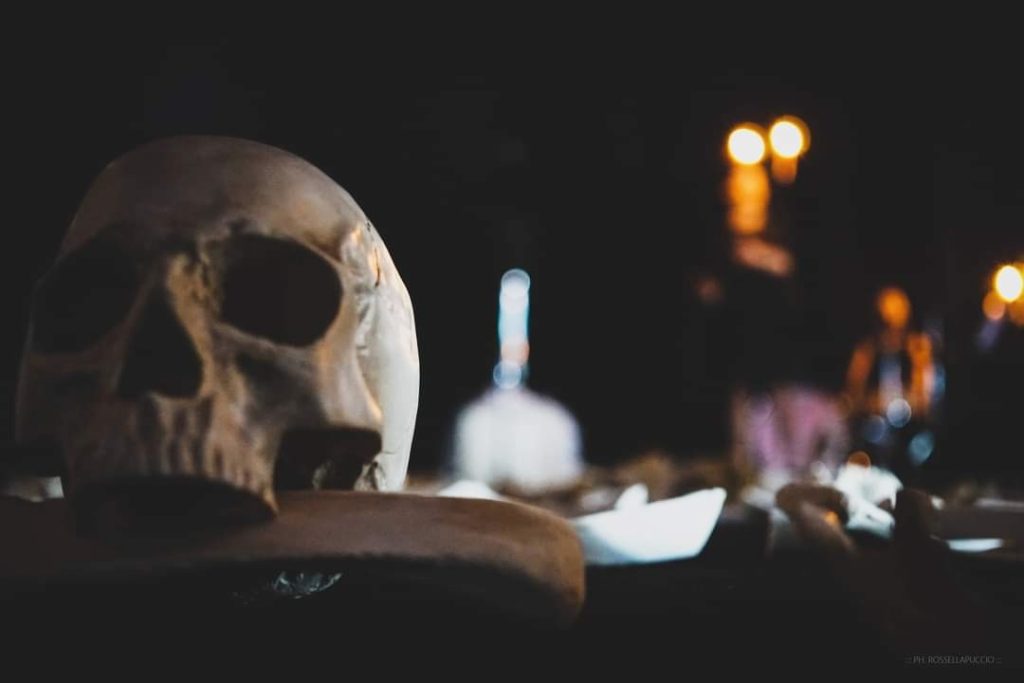 Scopri di più sull'articolo Teatro:  ROSE, un’azione teatrale diffusa ispirata al testo originale “Rusulia Superstar” di Giuseppe Massa