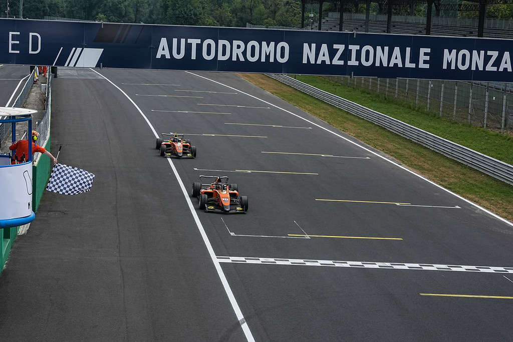 Al momento stai visualizzando MONZA: EUROCAP-3 MATTIA COLNAGHI FA SUO IL WEEK END E FA DOPPIETTA