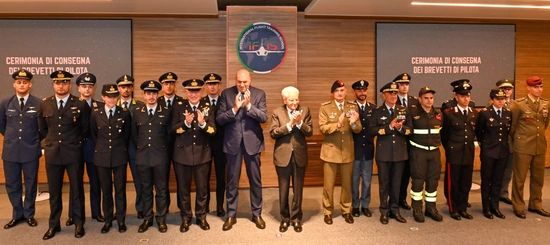 Scopri di più sull'articolo NUOVI PILOTI NEI CIELI ITALIANI CERIMONA DI CONSEGNA DELLA AQUILE ALLA PRESENZA DEL PRESIDENTE DELLA REPUBBLICA