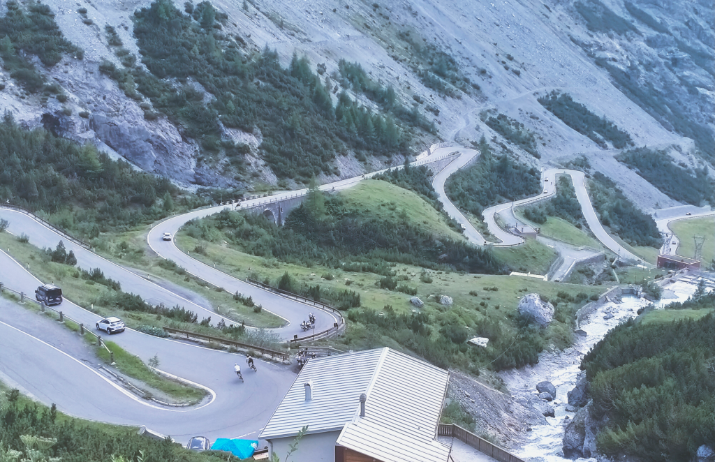 Scopri di più sull'articolo Passo dello Stelvio: Quest’anno ricorrono i 200 anni dalla costruzione, avvenuta nel 1825