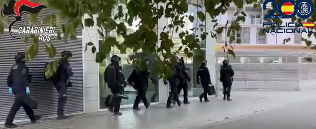 Scopri di più sull'articolo Carabinieri: Il ROS cattura 3 latitanti a Ibiza nell’ambito dell’indagine “Anemone”
