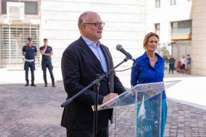 Scopri di più sull'articolo LARGO DEI LOMBARDI TORNA A SPLENDERE DOPO GLI INTERVENTI DI RESTYLING