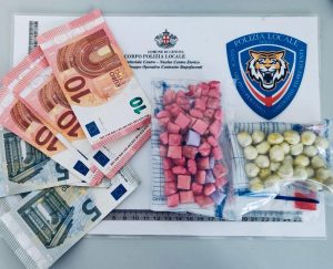 Scopri di più sull'articolo Arrestato dalla Polizia Locale: sequestrate oltre cento dosi tra eroina e crack
