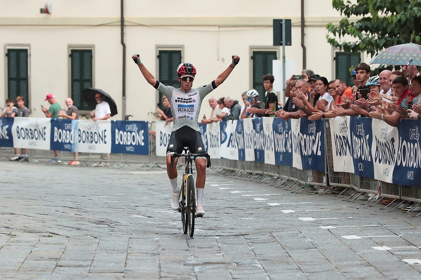 Al momento stai visualizzando Patrik Pezzo Rosola conquista il 2° GP Caffè Borbone di ciclismo