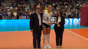 Scopri di più sull'articolo ORISTANO: LA REGIONE PREMIA LA CAMPIONESSA DI PALLAVOLO ALESSIA ORRO
