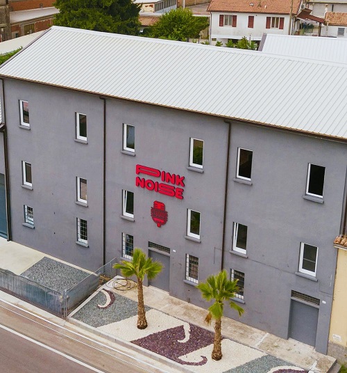 Al momento stai visualizzando Mantova: PINK NOISE, il nuovo hub multimediale