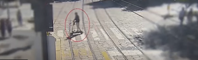 Scopri di più sull'articolo MILANO: FURTO AD ANZIANA SCAPPA IN MONOPATTINO ARRESTATO DALLA POLIZIA