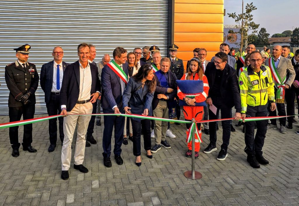 Scopri di più sull'articolo FENEGRO’: L’ASSESSORE FERMI A FENEGRO’ PER INAUGURARE IL NUOVO CENTRO POLIFUNZIONALE