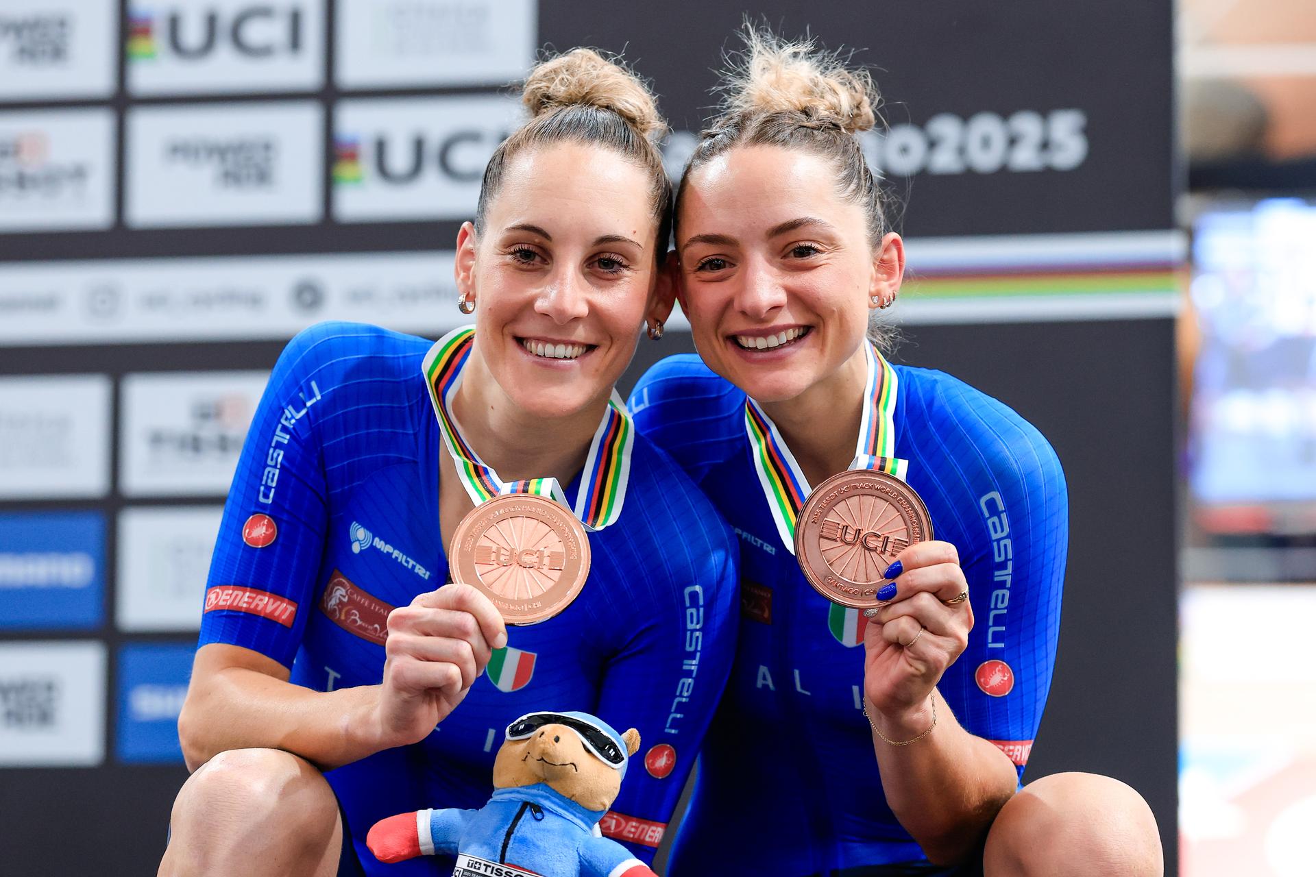 Scopri di più sull'articolo SANTIAGO DEL CILE: LE AZZURRE DEL CICLISMO SU PISTA GUAZZINI E CONSONNI BRONZO AI MONDIALI