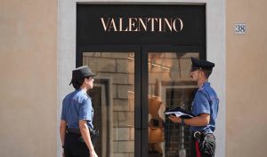 Scopri di più sull'articolo FURTO BORSE BOUTIQUE DI LUSSO NEL CENTRO STORICO DI ROMA