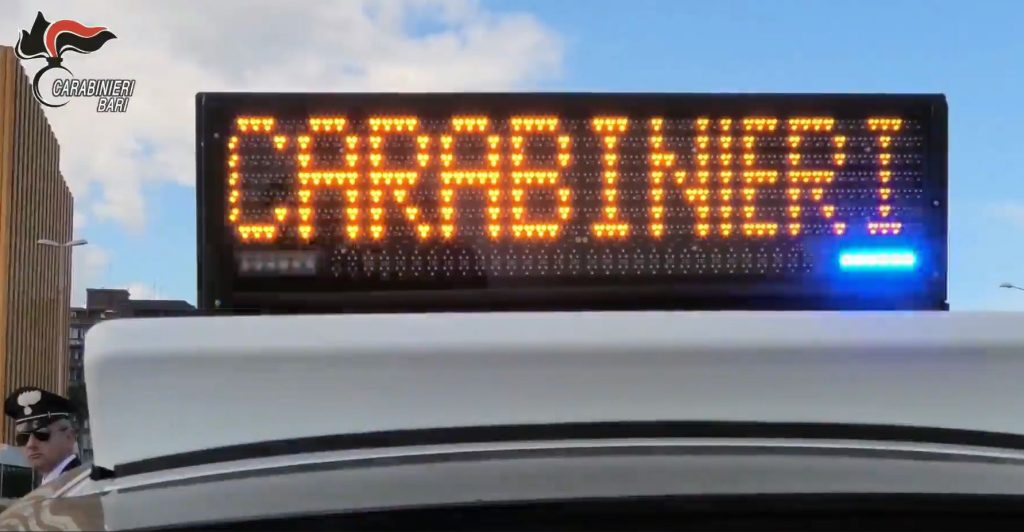 Scopri di più sull'articolo Nascondeva cocaina e soldi nel doppiofondo dell’auto, 21enne arrestato a Bari