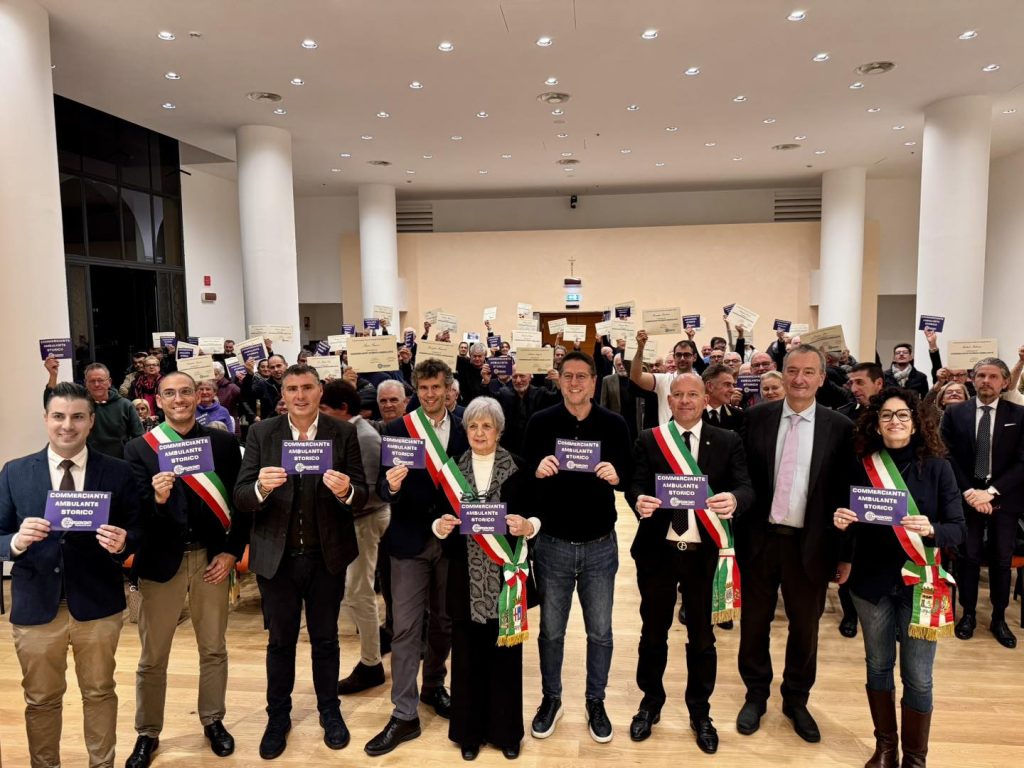 Scopri di più sull'articolo CANTU’: PREMIATI I COMMERCIANTI STORICI AMBULANTI EVENTO DI CONFESERCENTI COMO