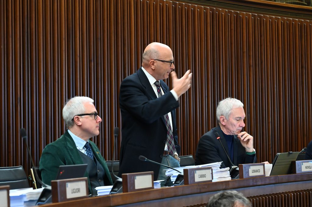 Scopri di più sull'articolo BILANCIO FVG FINE DISCUSSIONE: PER MORETTI SOLO BONUS MA LOBIANCO NEGA