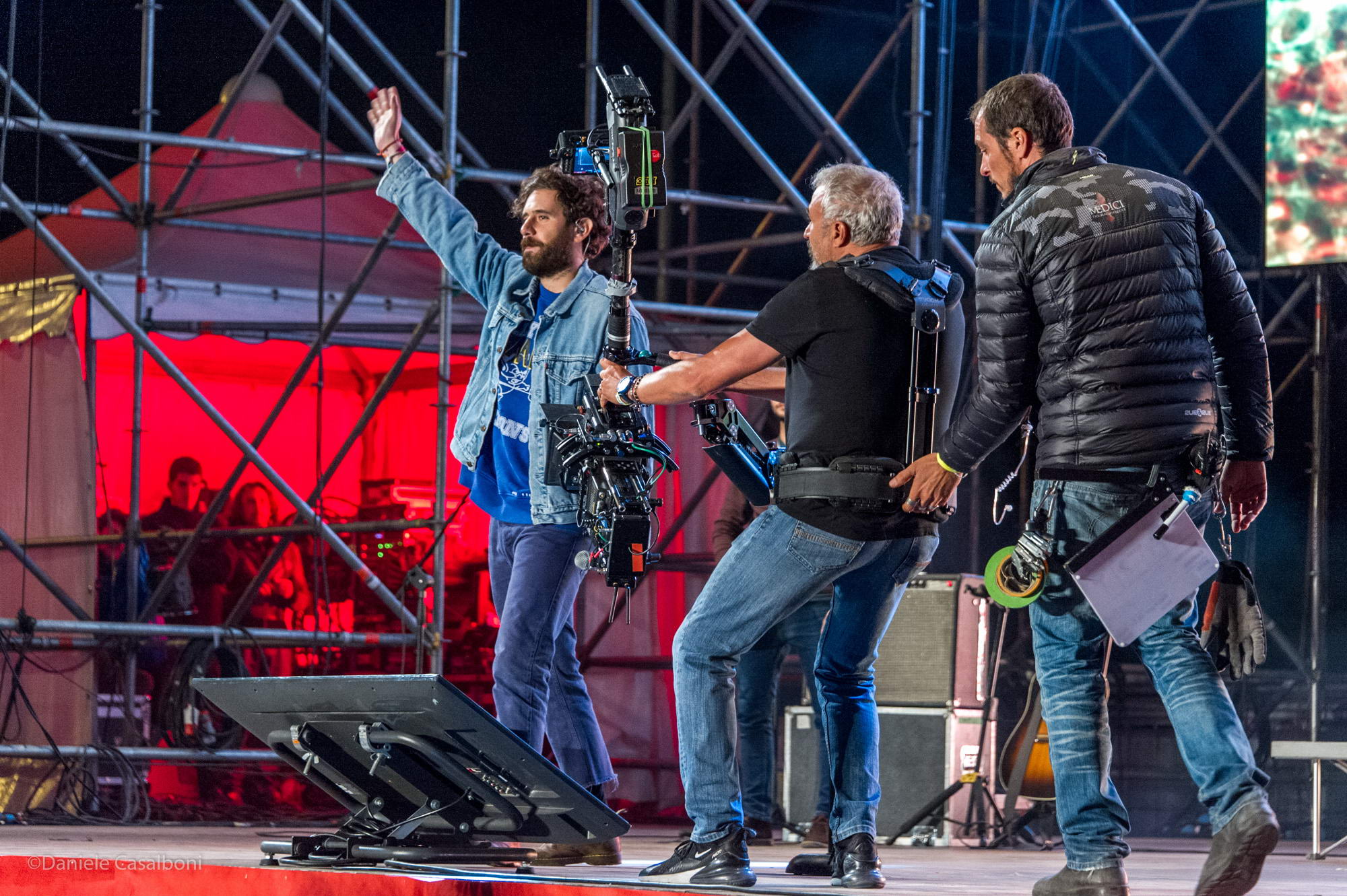 Scopri di più sull'articolo Dalla spiaggia e dalle piazze di Riccione al teatro Ariston: i big del Festival di Sanremo