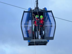 Scopri di più sull'articolo FOLGARIA: ESERCITAZIONI DEL SOCCORSO ALPINO SOTTO LA NUOVA FUNIVIA