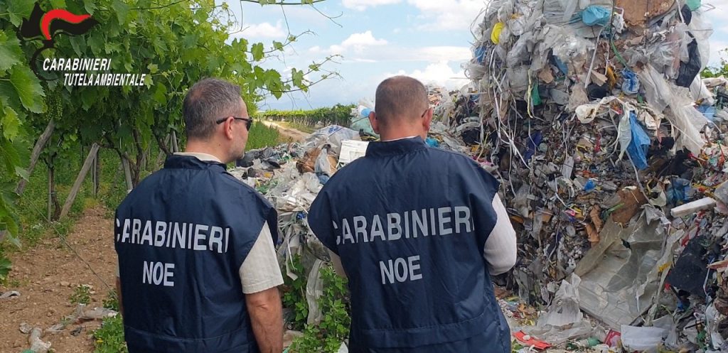 Scopri di più sull'articolo Traffico illecito di rifiuti: vasta operazione dei Carabinieri del NOE