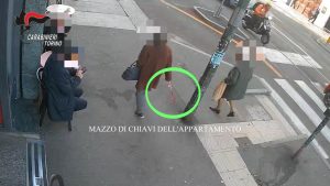 Scopri di più sull'articolo SEGUE ANZIANA E LA RAPINA NELL’ANDRONE