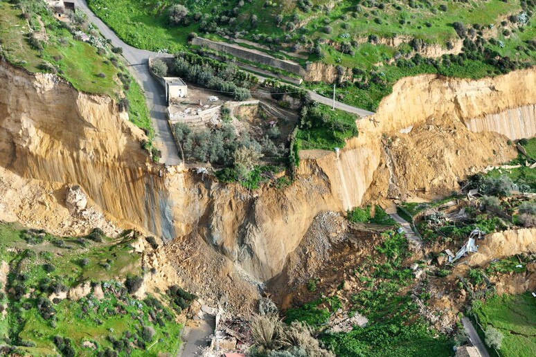 Scopri di più sull'articolo NISCEMI: LA PROTENZIONE CIVILE “MOLTE CASE INAGIBILI E IMPOSSIBILE ENTRARE ANCHE SOLO PER UNA VERIFICA”