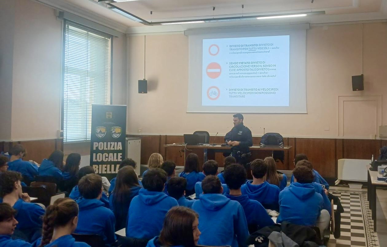 Al momento stai visualizzando Giornata formativa in Liceo scientifico sportivo tenuta dagli agenti della Polizia Locale di Biella