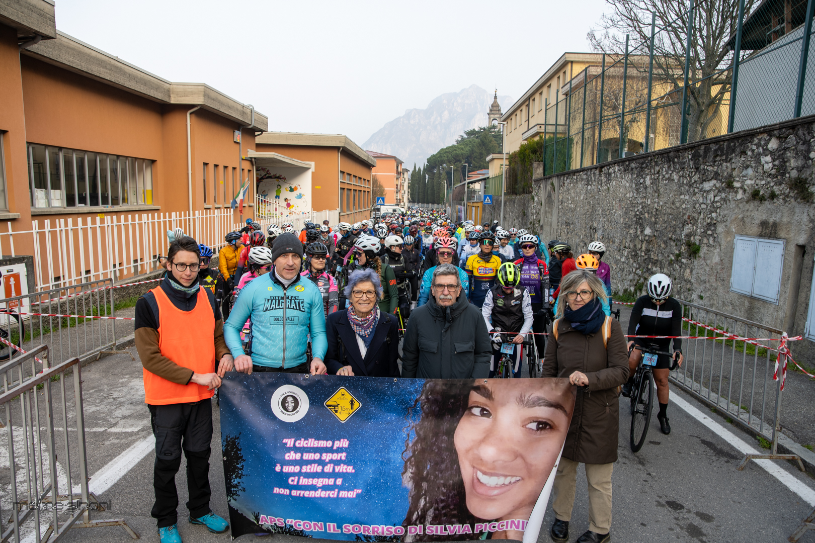 Scopri di più sull'articolo RANDOLARIO CHE PASSIONE ROBERTO MAGGIONI RALLEGRA IL LAGO CON COLORI ED EMOZIONI