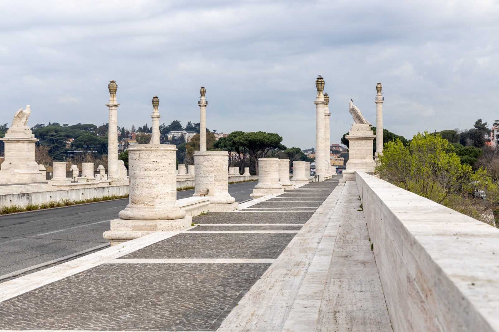 Al momento stai visualizzando PONTE FLAMINIO. LAVORI PER LA NUOVA ILLUMINAZIONE DEL PONTE MONUMENTALE