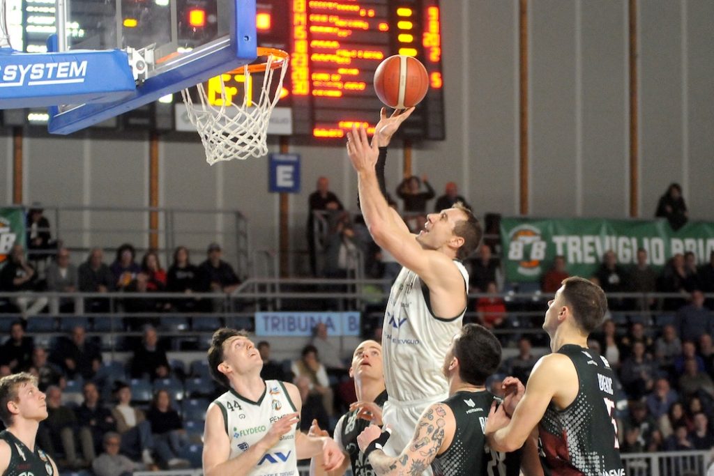Scopri di più sull'articolo Treviglio Brianza Basket: Nuova vittoria con Paffoni Omegna
