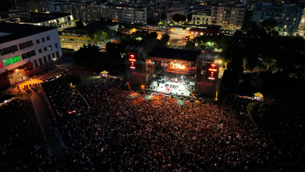 Al momento stai visualizzando Il 1° Maggio a Napoli è “Nostalgia 90”: festa gratuita e musica non-stop all’Ex Base NATO