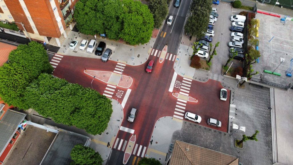Scopri di più sull'articolo BRESCIA: CONCLUSA LA RIQUALIFICAZIONE DI PIAZZA PAPA GIOVANNI XXIII AL QUARTIERE DON BOSCO